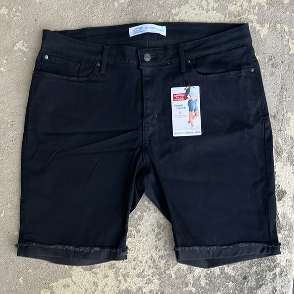 Levi's Pants - New black Levi mid rise Bermuda shorts